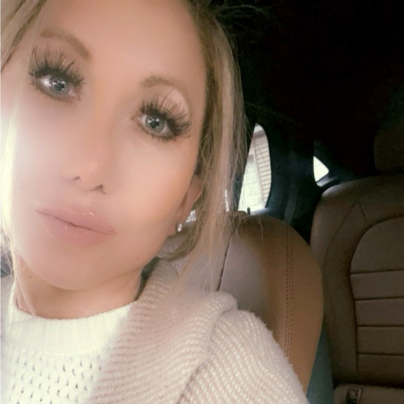 Meet your Posher, Kris - Picture 1 of 3